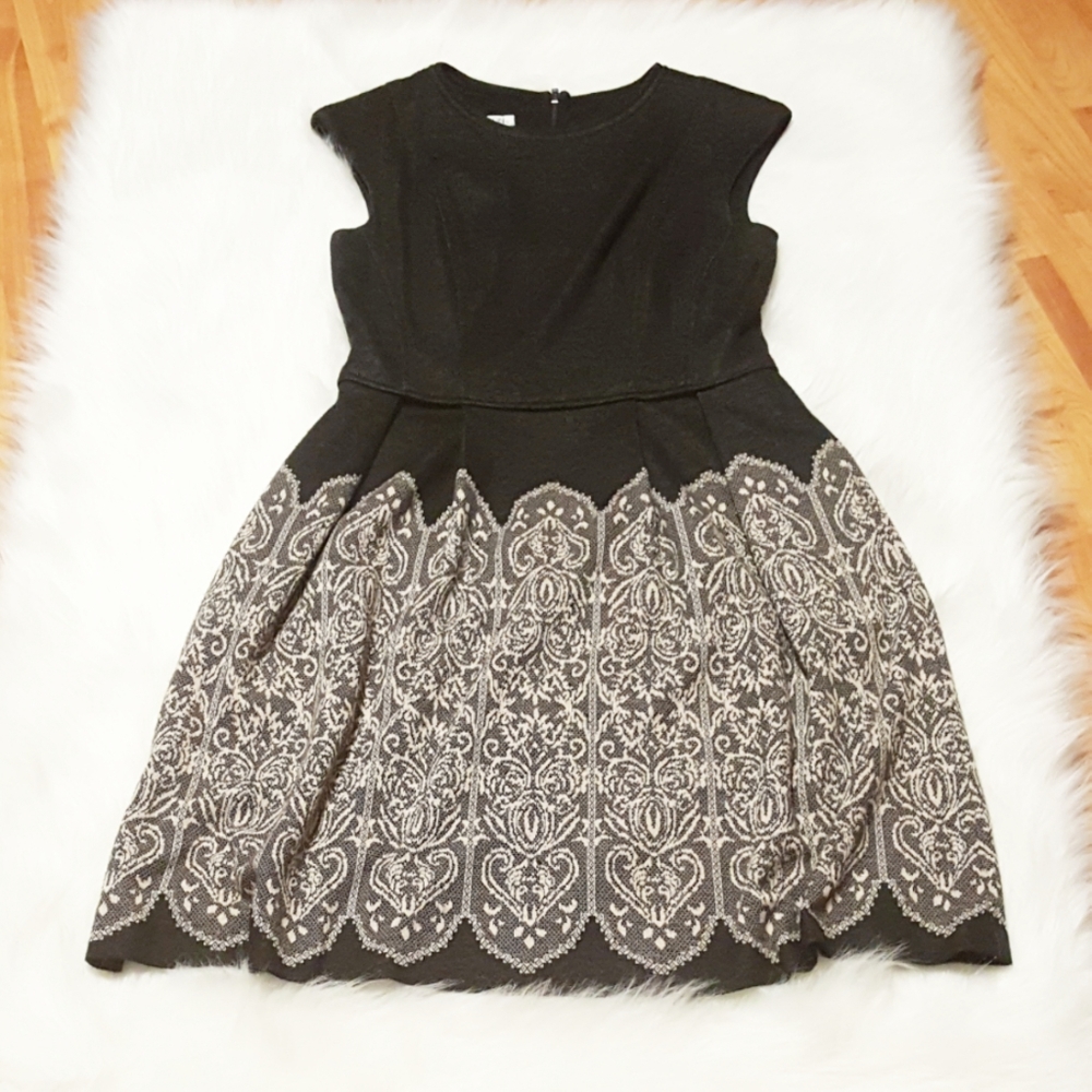 Maggie London Gray and Ivory Fit and Flare…
